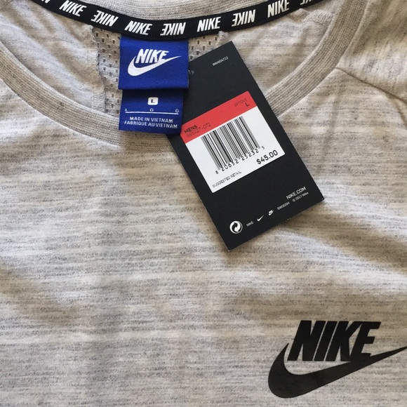 Nike (Men’s) Tee - Picture 3 of 5